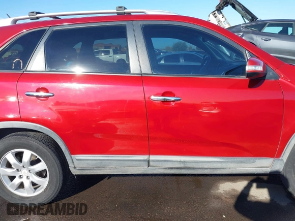 2011 Kia Sorento LX with VIN 5XYKT4A15BG026377, listed as a IAAI auction lot 41826450 with 152,169 mi miles. Bid and sale history available at carsss.com. Image 13.