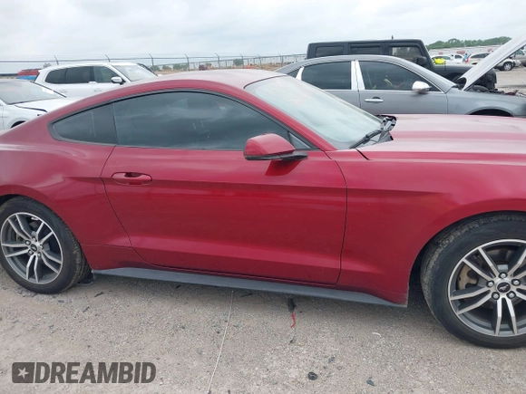2015 Ford Mustang EcoBoost z VIN 1FA6P8THXF5349965, wystawiony jako IAAI lot #42107250 z przebiegiem 104 475 mil mil oraz . Historia ofert i sprzedaży dostępna na DreamBid. Obrazek 13.