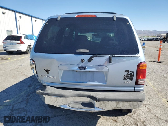 1998 Ford Explorer XL z VIN 1FMZU32E9WZB44586, wystawiony jako Copart lot #56432375 z przebiegiem 142 692 mil mil oraz Szkoda całkowita • Salvage title. Historia ofert i sprzedaży dostępna na DreamBid. Obrazek 6.