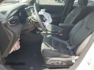 2021 Buick Encore GX Essence с VIN KL4MMGSL9MB166902, выставлен на аукционе Copart как лот 62813305 с пробегом 52 591 миль миль и Списание • Salvage title. История ставок и продаж доступна на DreamBid. Изображение 7.