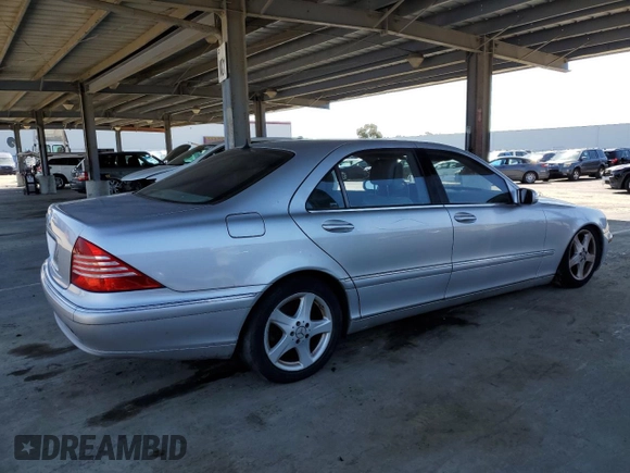 2005 Mercedes-Benz S-Class 4.3L with VIN WDBNG70J25A441339, listed as a Copart auction lot 49028915 with 0 mi miles and Salvage Title. Bid and sale history available at carsss.com. Image 3.