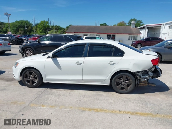 2012 Volkswagen Jetta Sedan SE w/Convenience with VIN 3VWDX7AJ3CM392032, listed as a IAAI auction lot 41825344 with 177,581 mi miles. Bid and sale history available at carsss.com. Image 14.