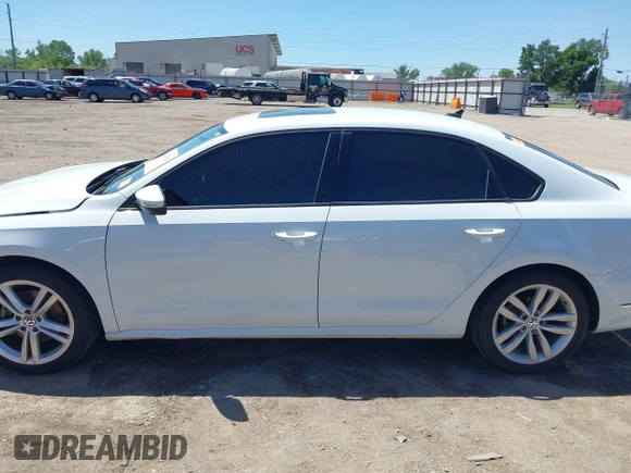2019 Volkswagen Passat Wolfsburg Edition z VIN 1VWLA7A36KC008789, wystawiony jako IAAI lot #42293081 z przebiegiem 79 354 mil mil oraz . Historia ofert i sprzedaży dostępna na DreamBid. Obrazek 15.