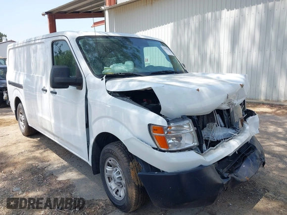 2021 Nissan NV Cargo SV z VIN 1N6BF0KYXMN805682, wystawiony jako IAAI lot #42152216 z przebiegiem 82 671 mil mil oraz . Historia ofert i sprzedaży dostępna na DreamBid. Obrazek 1.
