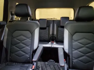 2024 Volkswagen Atlas Peak Edition SE z VIN 1V2CR2CA2RC595138, wystawiony jako Copart lot #57865435 z przebiegiem 24 039 mil mil oraz Szkoda całkowita • Salvage title. Historia ofert i sprzedaży dostępna na DreamBid. Obrazek 10.
