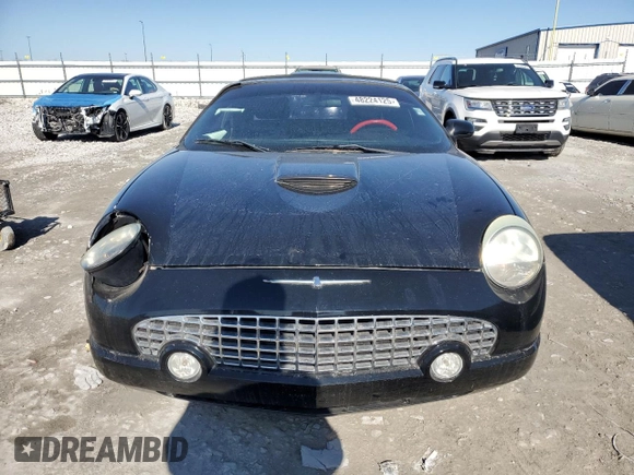 2004 Ford Thunderbird Deluxe z VIN 1FAHP60A24Y101788, wystawiony jako Copart lot #48224125 z przebiegiem 53 383 mil mil oraz Szkoda całkowita • Salvage title. Historia ofert i sprzedaży dostępna na DreamBid. Obrazek 5.