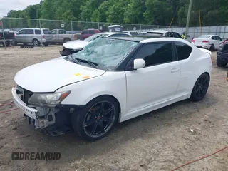 2011 Scion tC z VIN JTKJF5C75B3010638, wystawiony jako IAAI lot #42127293 z przebiegiem 149 320 mil mil oraz . Historia ofert i sprzedaży dostępna na DreamBid. Obrazek 2.