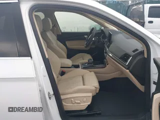 2024 Audi Q5 S line Premium z VIN WA1GAAFY4R2024229, wystawiony jako IAAI lot #40549244 z przebiegiem 7 641 mil mil oraz . Historia ofert i sprzedaży dostępna na DreamBid. Obrazek 5.