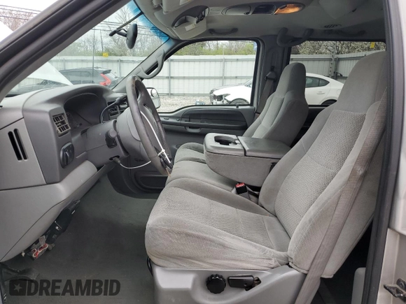 2002 Ford Excursion XLT with VIN 1FMNU41S22EC86209, listed as a Copart auction lot 51261065 with 202,942 mi miles and Salvage title. Bid and sale history available at DreamBid. Image 7.