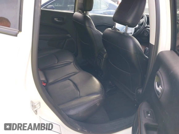 2019 Jeep Compass Limited with VIN 3C4NJCCBXKT676236, listed as a IAAI auction lot 40678393 with 74,532 mi miles. Bid and sale history available at carsss.com. Image 8.
