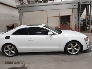 2008 Audi A5 z VIN WAUDK78T58A030231, wystawiony jako IAAI lot #42084381 z przebiegiem 136 049 mil mil oraz . Historia ofert i sprzedaży dostępna na DreamBid. Obrazek 14.