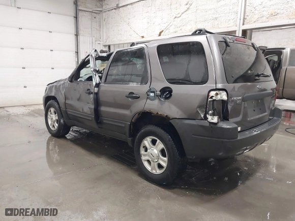 2004 Ford Escape XLT with VIN 1FMCU93174KB67570, listed as a IAAI auction lot 41228124 with 160,176 mi miles. Bid and sale history available at carsss.com. Image 3.