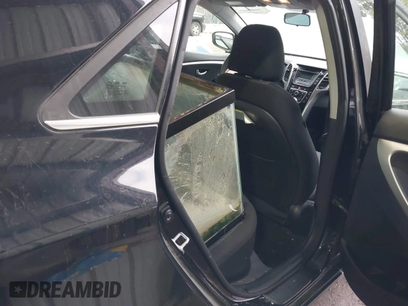 2014 Hyundai Elantra GT with VIN KMHD35LH5EU171863, listed as a IAAI auction lot 41299174 with 89,090 mi miles. Bid and sale history available at carsss.com. Image 8.