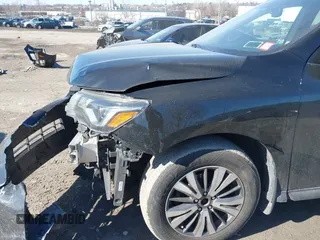 2017 Nissan Pathfinder SV with VIN 5N1DR2MM2HC693059, listed as a IAAI auction lot 41584629 with 112,379 mi miles. Bid and sale history available at carsss.com. Image 18.