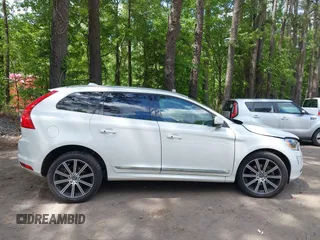2017 Volvo XC60 Inscription с VIN YV449MRU5H2212488, выставлен на аукционе IAAI как лот 42165858 с пробегом 77 056 миль миль и . История ставок и продаж доступна на DreamBid. Изображение 14.