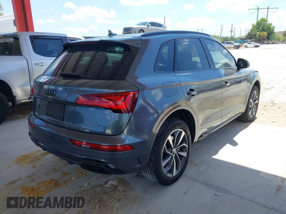 2024 Audi Q5 S line Premium z VIN WA1GAAFY5R2109175, wystawiony jako IAAI lot #41938991 z przebiegiem 7133 mil mil oraz . Historia ofert i sprzedaży dostępna na DreamBid. Obrazek 4.