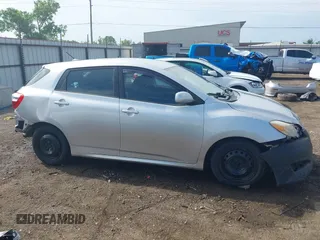 2010 Toyota Matrix z VIN 2T1KU4EE6AC330192, wystawiony jako IAAI lot #42088713 z przebiegiem 159 069 mil mil oraz . Historia ofert i sprzedaży dostępna na DreamBid. Obrazek 14.