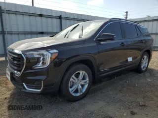 2024 GMC Terrain SLE z VIN 3GKALMEGXRL398167, wystawiony jako Copart lot #52444495 z przebiegiem 838 mil mil oraz Szkoda całkowita • Salvage title. Historia ofert i sprzedaży dostępna na DreamBid. Obrazek 1.