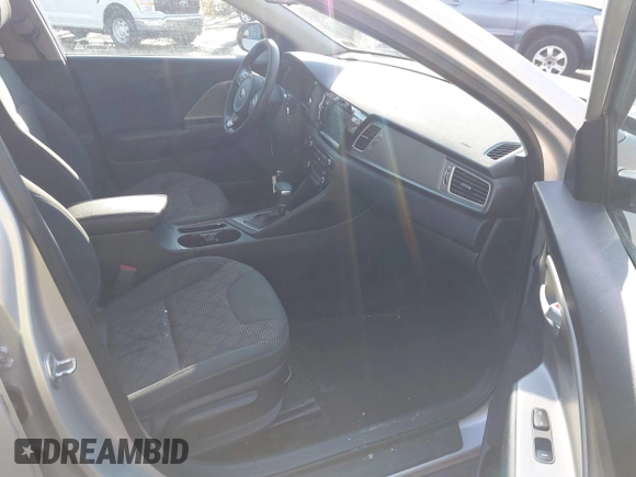 2018 Kia Niro LX with VIN KNDCB3LC1J5114060, listed as a IAAI auction lot 41326850 with 106,330 mi miles. Bid and sale history available at carsss.com. Image 5.