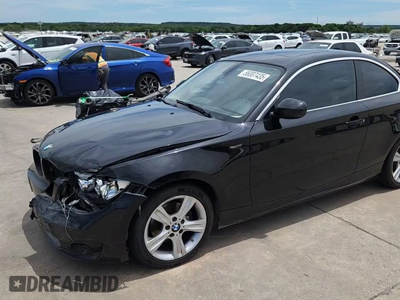 2012 BMW 1 Series 128i z VIN WBAUP7C56CVP22820, wystawiony jako Copart lot #56007435 z przebiegiem 75 161 mil mil oraz Czysty tytuł • Clean title. Historia ofert i sprzedaży dostępna na DreamBid. Obrazek 13.