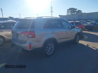 2015 Kia Sorento EX with VIN 5XYKU4A71FG590910, listed as a IAAI auction lot 41378588 with 165,090 mi miles. Bid and sale history available at carsss.com. Image 4.
