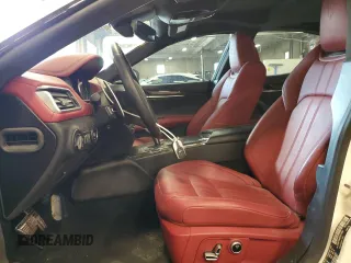 2023 Maserati Ghibli Modena z VIN ZAM57YSMXPX411516, wystawiony jako Copart lot #58330765 z przebiegiem Nie podano mil oraz Szkoda całkowita • Salvage title. Historia ofert i sprzedaży dostępna na DreamBid. Obrazek 7.