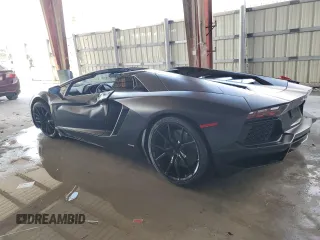 2015 Lamborghini Aventador z VIN ZHWUR1ZD5FLA03450, wystawiony jako Copart lot #53781224 z przebiegiem 8 471 mil mil oraz Szkoda całkowita • Salvage title. Historia ofert i sprzedaży dostępna na DreamBid. Obrazek 2.