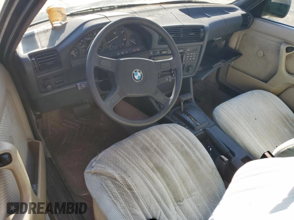 1985 BMW 3 Series 325e z VIN WBAAE6405F0704199, wystawiony jako Copart lot #47845925 z przebiegiem 179 139 mil mil oraz Nie do naprawy • Non repairable. Historia ofert i sprzedaży dostępna na DreamBid. Obrazek 8.