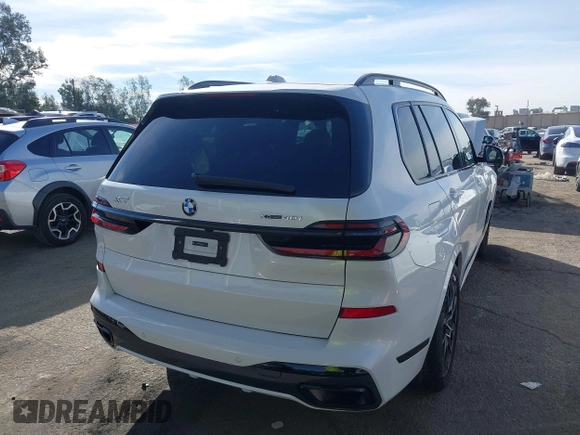 2024 BMW X7 xDrive40i z VIN 5UX23EM08R9U61655, wystawiony jako IAAI lot #41657934 z przebiegiem 12 810 mil mil oraz . Historia ofert i sprzedaży dostępna na DreamBid. Obrazek 4.