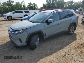2022 Toyota RAV4 XLE z VIN 2T3P1RFVXNW308735, wystawiony jako Copart lot #60435335 z przebiegiem 30 578 mil mil oraz Szkoda całkowita • Salvage title. Historia ofert i sprzedaży dostępna na DreamBid. Obrazek 1.
