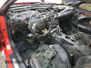 2018 Ford Mustang GT z VIN 1FA6P8CF6J5128497, wystawiony jako Copart lot #55982685 z przebiegiem Nie podano mil oraz Szkoda całkowita • Salvage title. Historia ofert i sprzedaży dostępna na DreamBid. Obrazek 8.