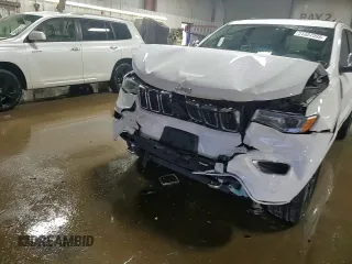 2017 Jeep Grand Cherokee Overland z VIN 1C4RJFCGXHC694528, wystawiony jako Copart lot #51327395 z przebiegiem 114 477 mil mil oraz Szkoda całkowita • Salvage title. Historia ofert i sprzedaży dostępna na DreamBid. Obrazek 14.