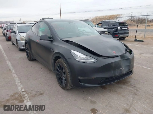 2021 Tesla Model Y Long Range with VIN 5YJYGDEE5MF111774, listed as a IAAI auction lot 41525622 with 39,960 mi miles. Bid and sale history available at carsss.com. Image 1.