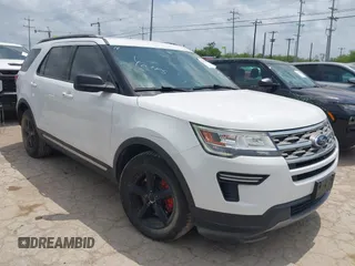 2018 Ford Explorer XLT z VIN 1FM5K7D84JGB77941, wystawiony jako IAAI lot #42130249 z przebiegiem 88 502 mil mil oraz . Historia ofert i sprzedaży dostępna na DreamBid. Obrazek 1.