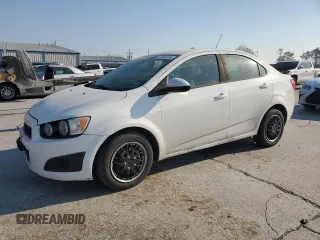 2016 Chevrolet Sonic LS z VIN 1G1JA5SH9G4126595, wystawiony jako Copart lot #50648765 z przebiegiem 58 354 mil mil oraz Czysty tytuł • Clean title. Historia ofert i sprzedaży dostępna na DreamBid. Obrazek 1.