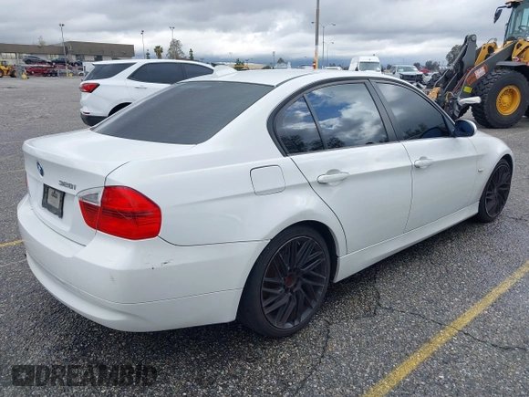2007 BMW 3 Series 328i with VIN WBAVC53517FZ77136, listed as a IAAI auction lot 41799066 with 178,362 mi miles and . Bid and sale history available at carsss.com. Image 4.