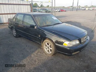 1999 Volvo S70 z VIN YV1LS56D3X1569762, wystawiony jako IAAI lot #42020050 z przebiegiem 110 245 mil mil oraz . Historia ofert i sprzedaży dostępna na DreamBid. Obrazek 1.