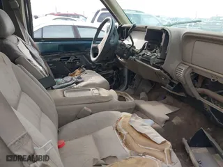 1997 Chevrolet Tahoe with VIN 1GNEK13RXVJ389741, listed as a IAAI auction lot 41518277 with 124,870 mi miles. Bid and sale history available at carsss.com. Image 5.