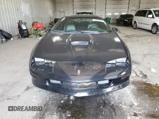 1997 Chevrolet Camaro Z28 z VIN 2G1FP22P8V2144566, wystawiony jako Copart lot #59389015 z przebiegiem 109 725 mil mil oraz Czysty tytuł • Clean title. Historia ofert i sprzedaży dostępna na DreamBid. Obrazek 5.
