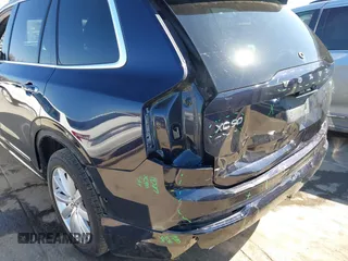 2017 Volvo XC90 Momentum with VIN YV4A22PK9H1112882, listed as a IAAI auction lot 41743977 with 109,665 mi miles. Bid and sale history available at carsss.com. Image 18.