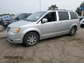 2010 Chrysler Town & Country Touring Plus z VIN 2A4RR8DXXAR495490, wystawiony jako Copart lot #60813445 z przebiegiem 206 767 mil mil oraz Czysty tytuł • Clean title. Historia ofert i sprzedaży dostępna na DreamBid. Obrazek 1.