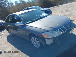 2004 Toyota Avalon XL z VIN 4T1BF28B54U346452, wystawiony jako IAAI lot #41633163 z przebiegiem 221 588 mil mil oraz . Historia ofert i sprzedaży dostępna na DreamBid. Obrazek 1.