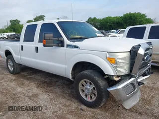 2015 Ford F-250 Lariat z VIN 1FT7W2B60FEB32083, wystawiony jako IAAI lot #42083793 z przebiegiem 271 518 mil mil oraz . Historia ofert i sprzedaży dostępna na DreamBid. Obrazek 1.