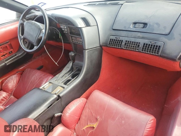 1990 Chevrolet Corvette z VIN 1G1YY3384L5108491, wystawiony jako Copart lot #80079124 z przebiegiem 133 543 mil mil oraz Czysty tytuł • Clean title. Historia ofert i sprzedaży dostępna na DreamBid. Obrazek 8.