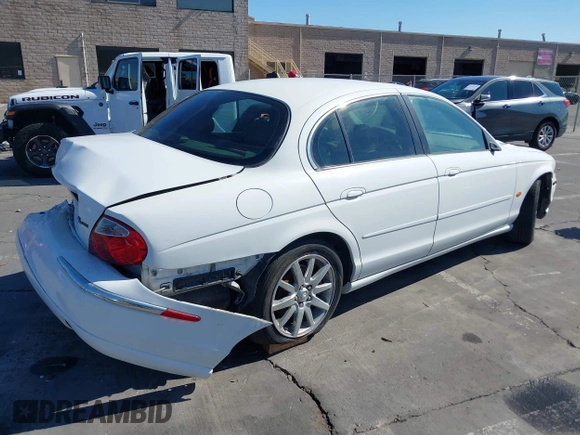 2000 Jaguar S-Type V8 with VIN SAJDA01D9YGL52238, listed as a IAAI auction lot 38743231 with Not Provided miles and . Bid and sale history available at DreamBid. Image 4.