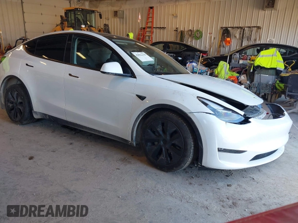 2024 Tesla Model Y Long Range z VIN 7SAYGDEE7RA294649, wystawiony jako IAAI lot #42022150 z przebiegiem 9 110 mil mil oraz . Historia ofert i sprzedaży dostępna na DreamBid. Obrazek 1.