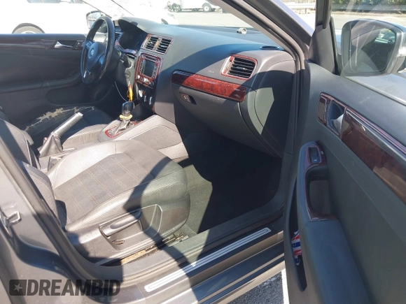 2011 Volkswagen Jetta SEL с VIN 3VWLZ7AJ2BM078649, выставлен на аукционе IAAI как лот 41778648 с пробегом 173 367 миль миль и . История ставок и продаж доступна на DreamBid. Изображение 5.