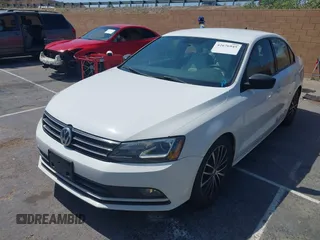 2015 Volkswagen Jetta SE с VIN 3VWD17AJ2FM406556, выставлен на аукционе IAAI как лот 42676945 с пробегом 153 903 миль миль и . История ставок и продаж доступна на DreamBid. Изображение 2.