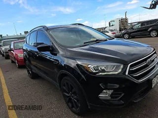 2018 Ford Escape SE z VIN 1FMCU9GDXJUA69802, wystawiony jako IAAI lot #42413413 z przebiegiem 92 564 mil mil oraz . Historia ofert i sprzedaży dostępna na DreamBid. Obrazek 9.