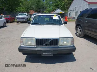 1993 Volvo 240 с VIN YV1AW8803P1949546, выставлен на аукционе IAAI как лот 42411136 с пробегом 225 859 миль миль и . История ставок и продаж доступна на DreamBid. Изображение 13.